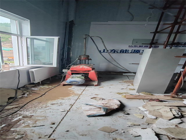 老边地基基础下沉墙体裂缝加固注浆顶升施工