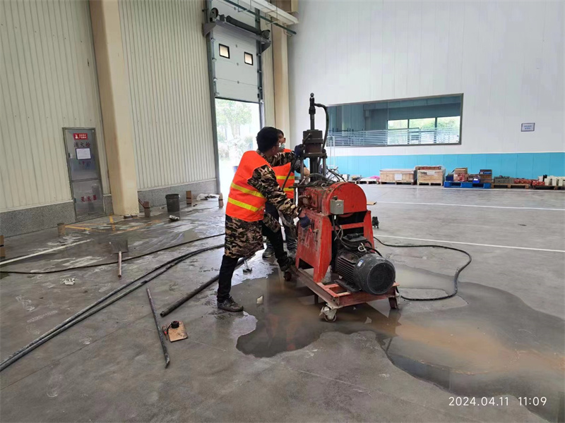 老边厂房地面下沉塌陷注浆加固施工